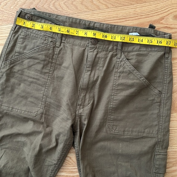 Vince SZ 12, slouch military cargo jogger pants. - Picture 13 of 13